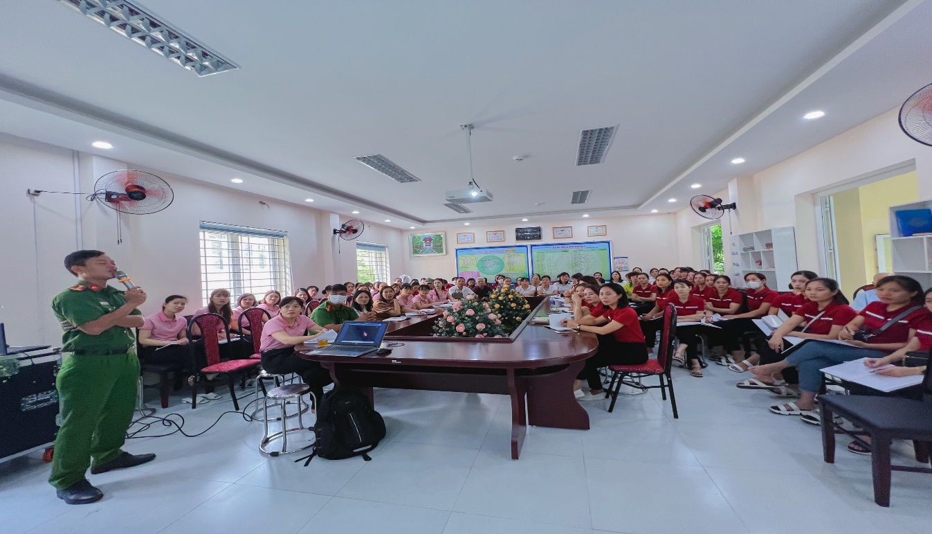 Mầm non Trần Quốc Toản tổ chức tập huấn công tác phòng cháy chữa cháy