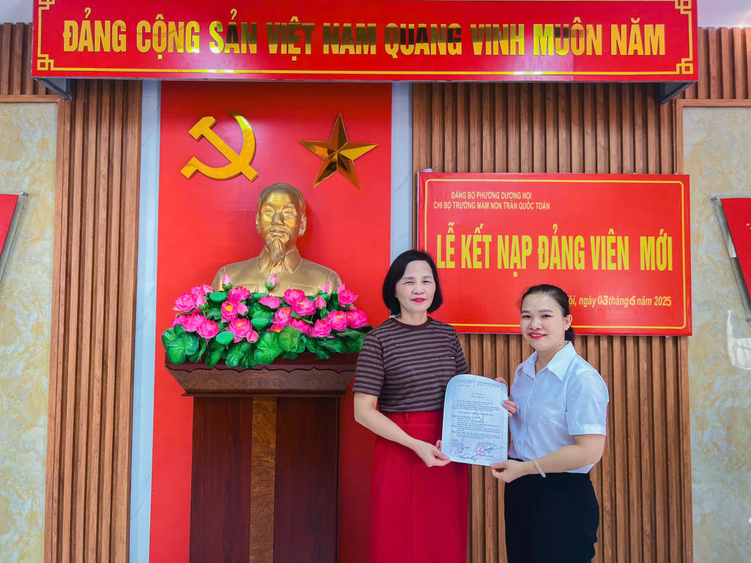Lễ kết nạp Đảng viên mới của Chi bộ Trường mầm non Trần Quốc Toản
